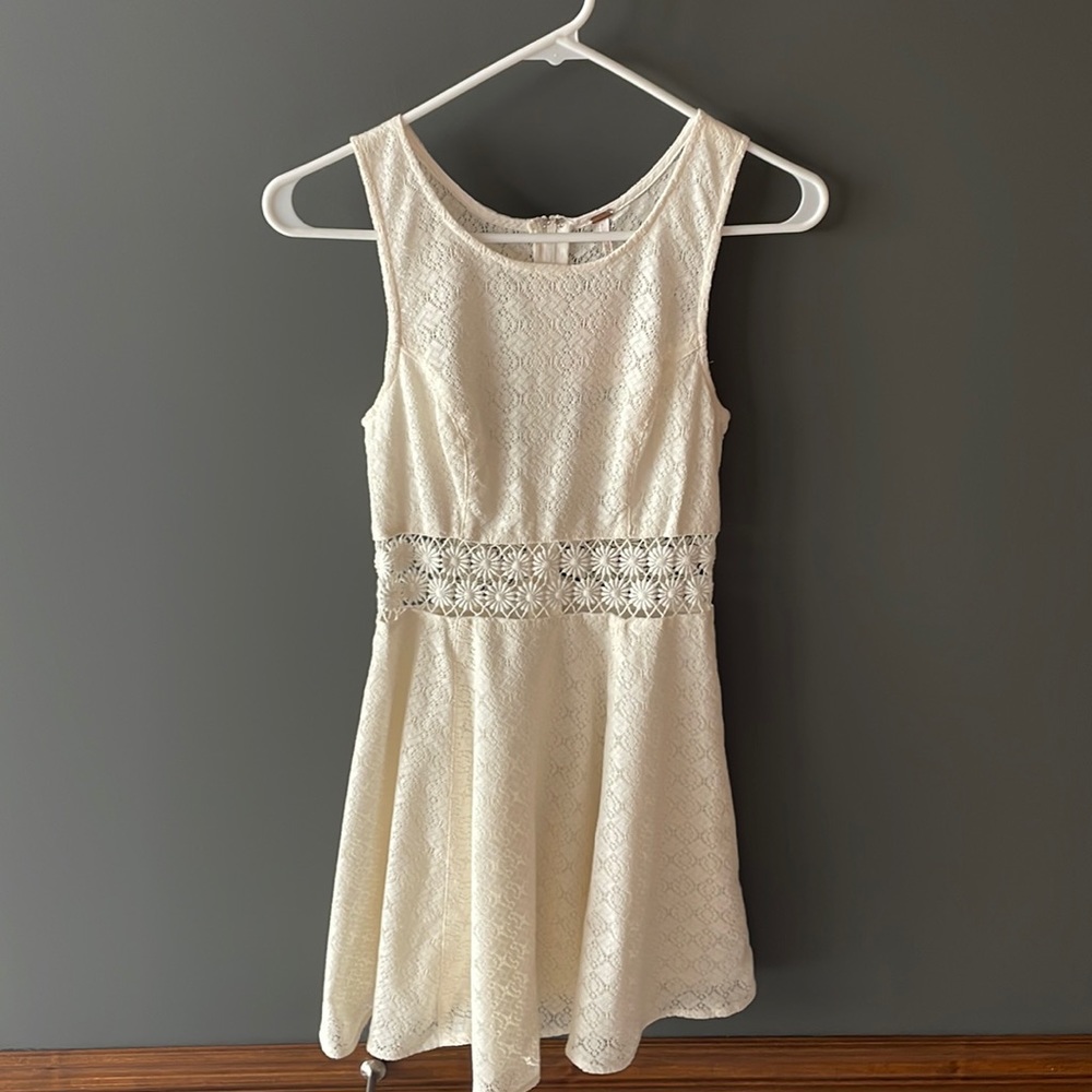 🆕FREE PEOPLE Ivory Lace Cut-Out Daisy Dress sz 0 - Picture 5 of 16